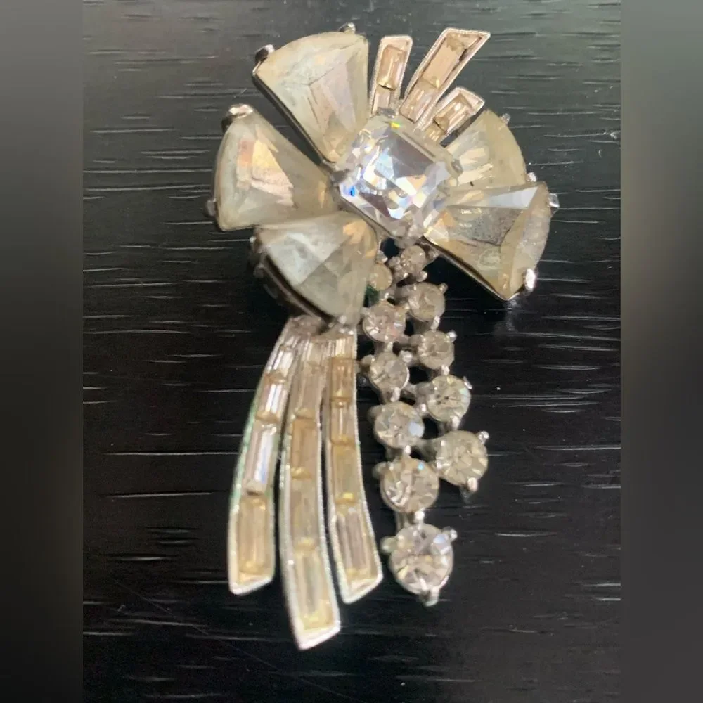 N/A deco hollycraft brooch